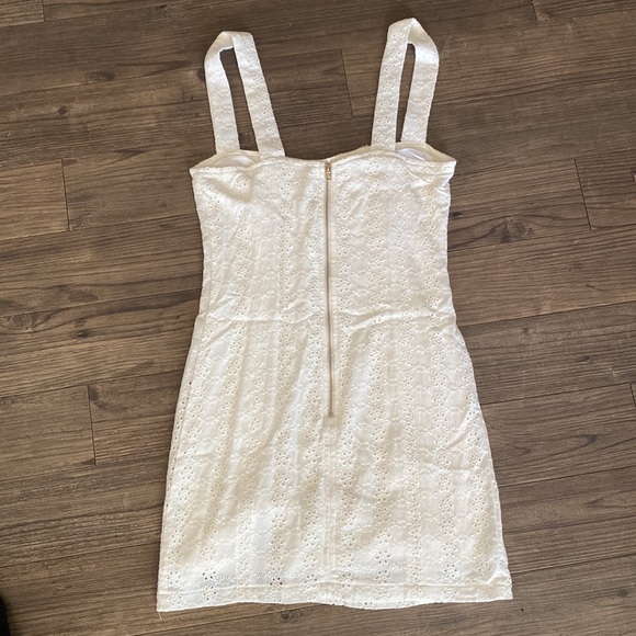 *NWOT* CJ Cruz white eyelet dress - Picture 4 of 7